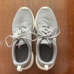 Pristine Size 8.5 Nike